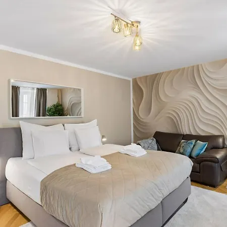 Designer Old Town Waterview Ac Apartment