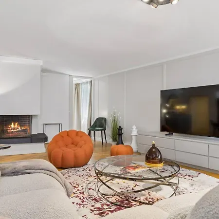 Designer Old Town Waterview Ac Apartment
